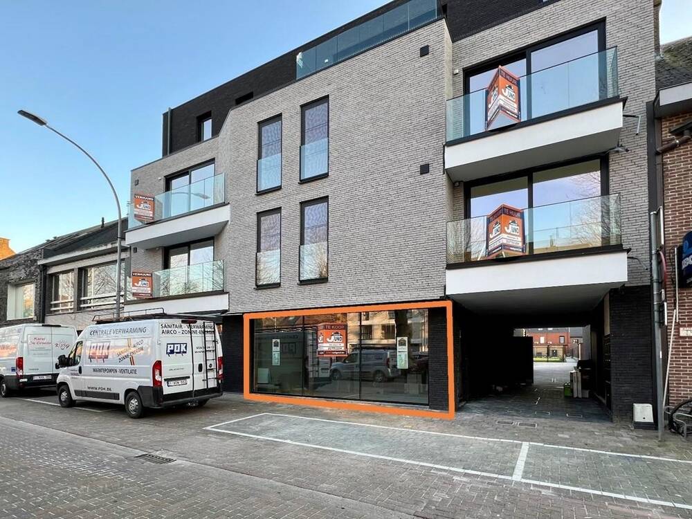 Handelszaak te  huur in Herzele 9550 990.00€  slaapkamers m² - Zoekertje 255734