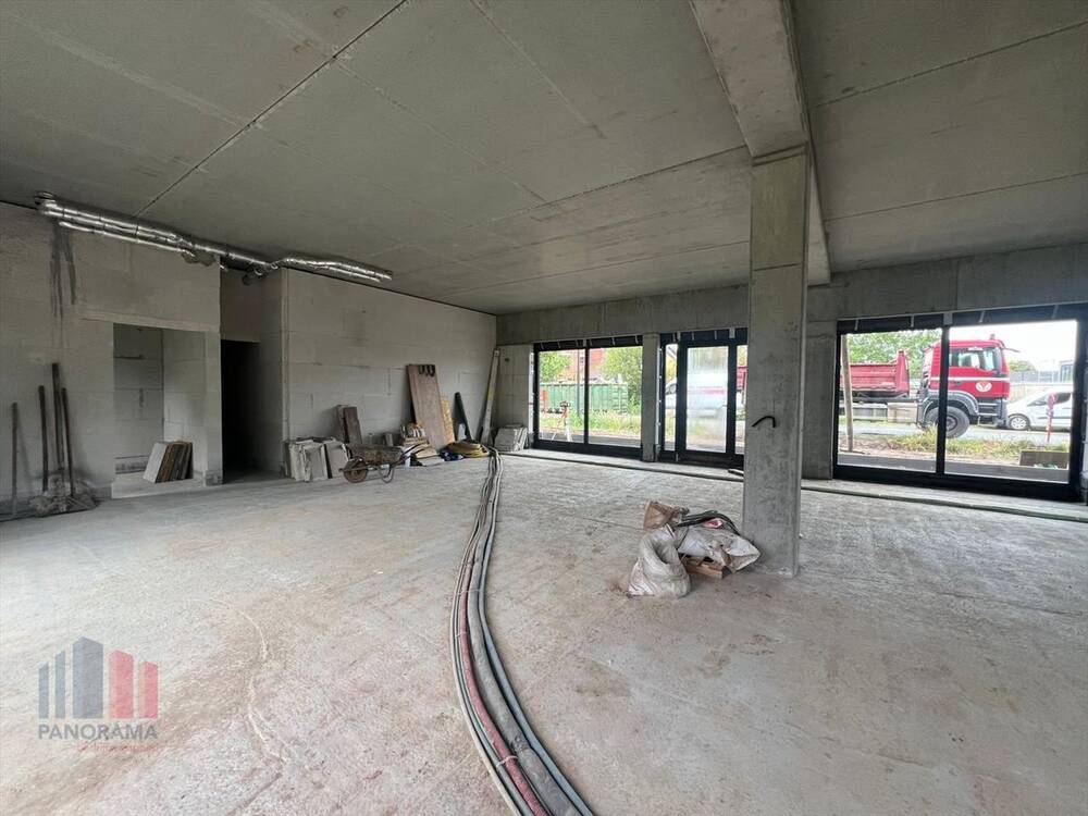 Handelszaak te  koop in Drongen 9031 378618.00€  slaapkamers 139.00m² - Zoekertje 260754