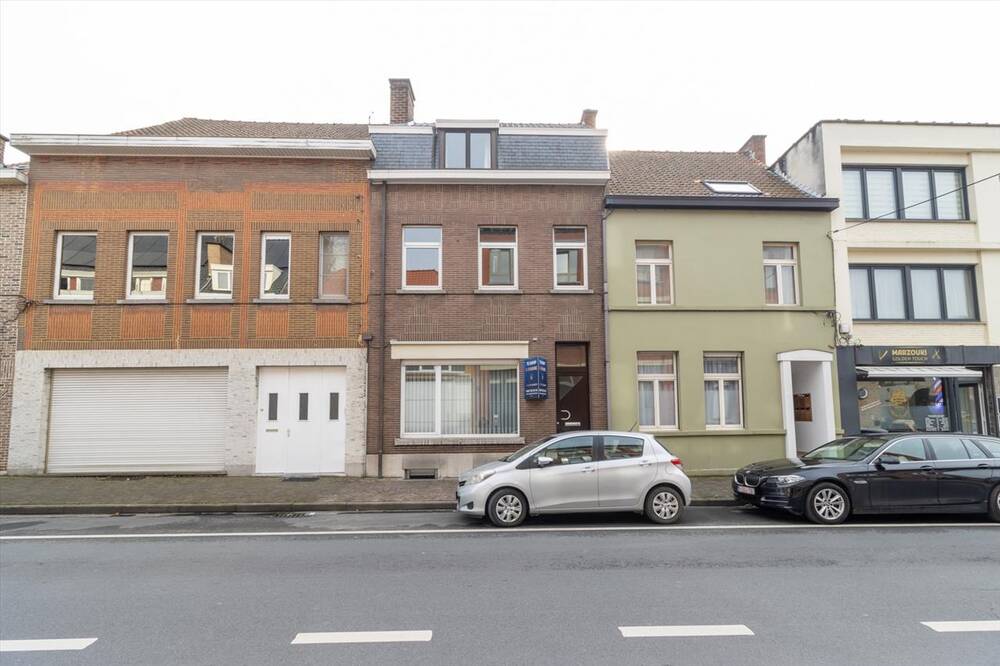 Herenhuis te  koop in Ronse 9600 259000.00€ 3 slaapkamers 231.00m² - Zoekertje 270669