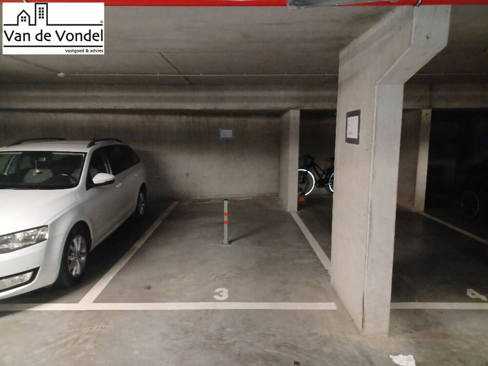 Parking & garage te  huur in Denderleeuw 9470 75.00€  slaapkamers 15.00m² - Zoekertje 273792