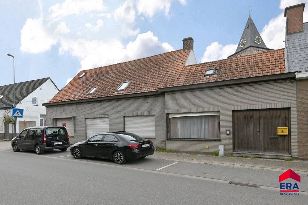 Huis te  koop in Oostwinkel 9931 210000.00€ 2 slaapkamers 370.00m² - Zoekertje 273056