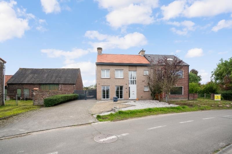 Huis te  koop in Merelbeke 9820 449000.00€ 3 slaapkamers 235.00m² - Zoekertje 290334