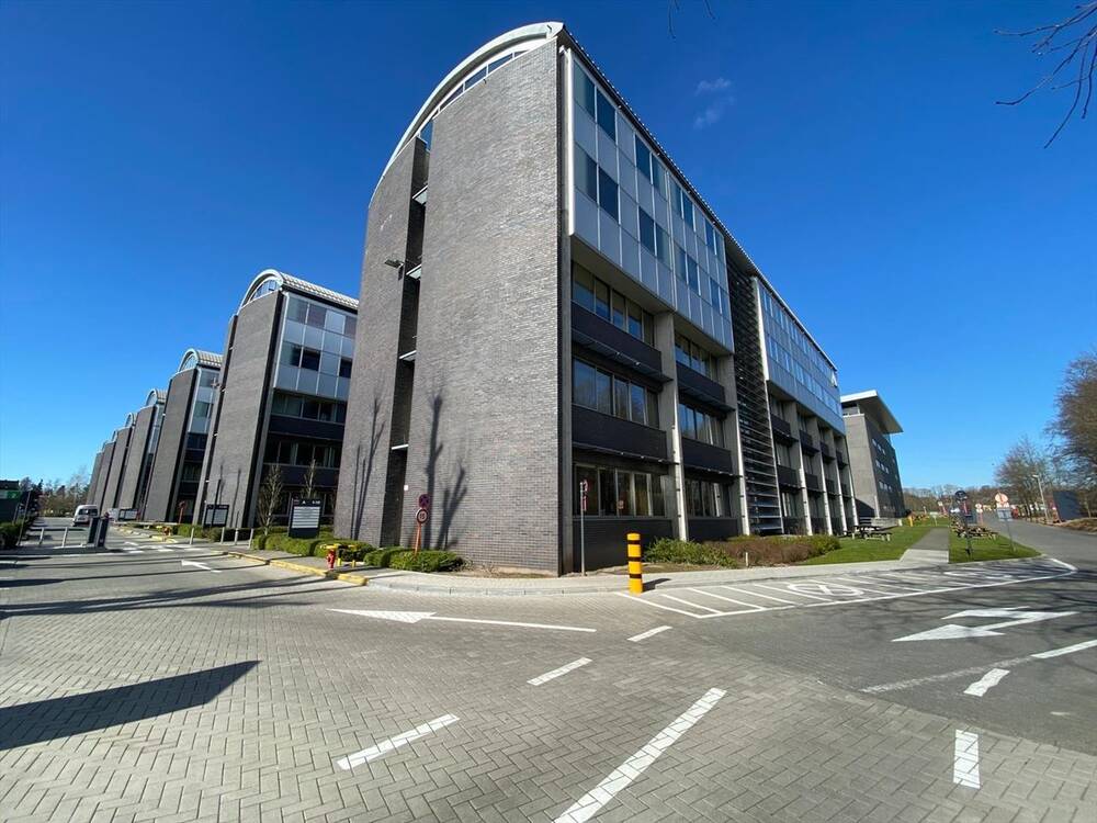 Handelszaak te  huur in Merelbeke 9820 7517.00€  slaapkamers 582.00m² - Zoekertje 290432