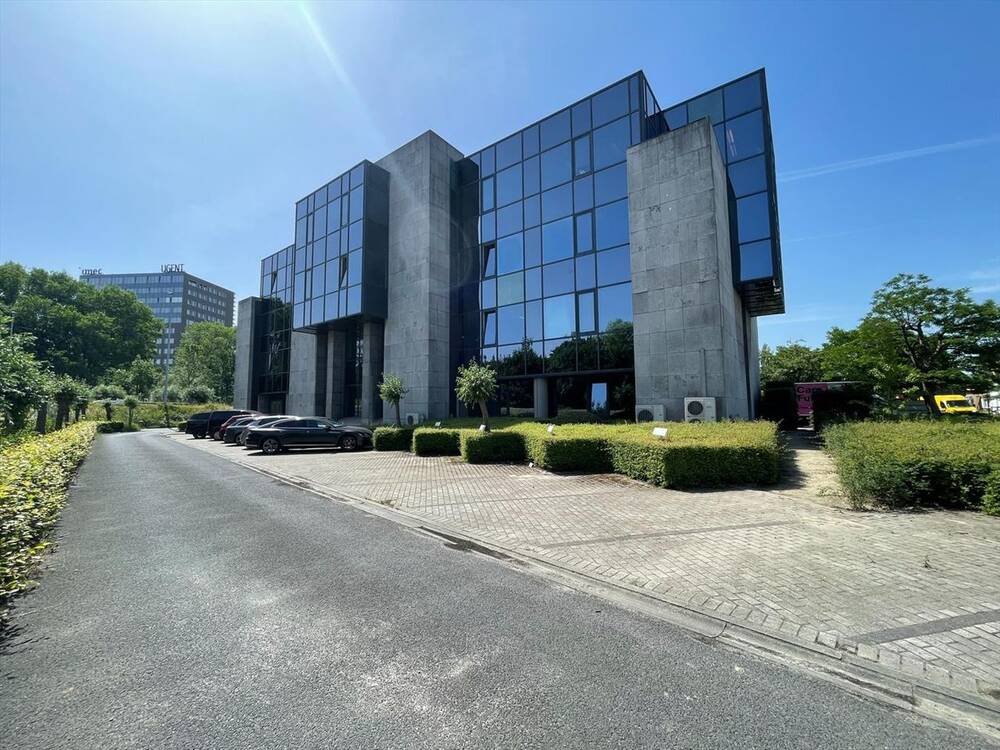 Handelszaak te  huur in Zwijnaarde 9052 6765.00€  slaapkamers 738.00m² - Zoekertje 292876