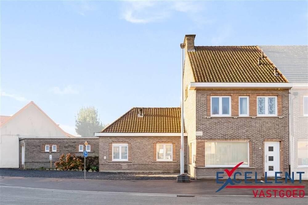 Huis te  koop in Nederename 9700 325000.00€ 3 slaapkamers 180.00m² - Zoekertje 299899