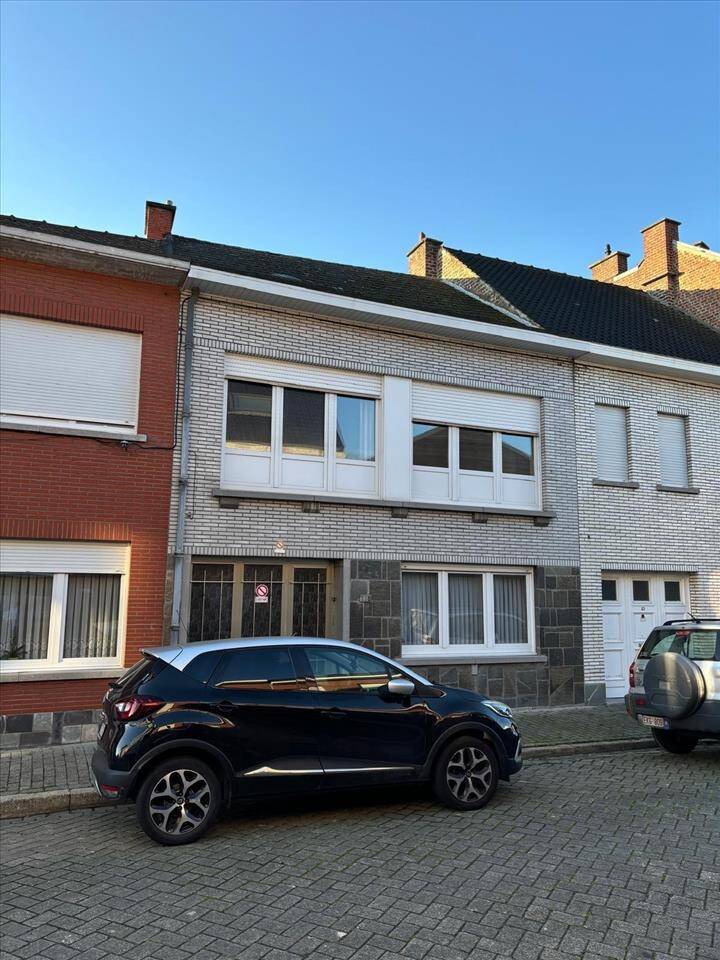 Huis te  koop in Denderleeuw 9470 199000.00€ 3 slaapkamers m² - Zoekertje 300098