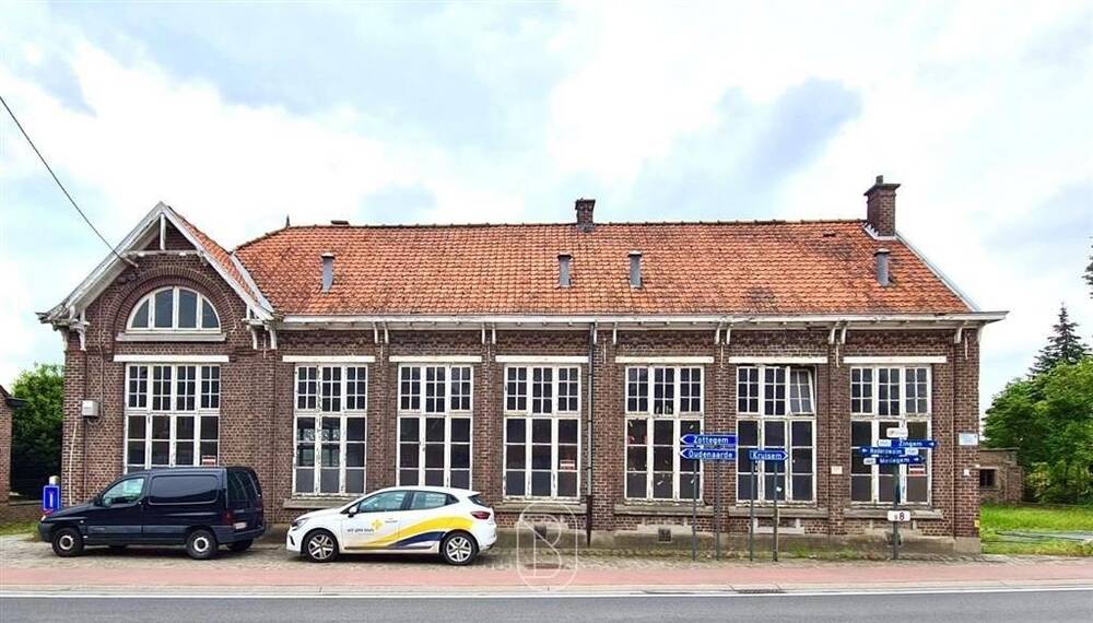 Handelszaak te  koop in Nederzwalm-Hermelgem 9636 398000.00€ 10 slaapkamers m² - Zoekertje 301251