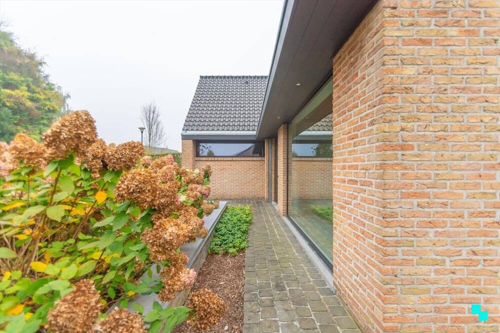 Huis te  koop in Merelbeke 9820 669000.00€ 3 slaapkamers 240.00m² - Zoekertje 301966