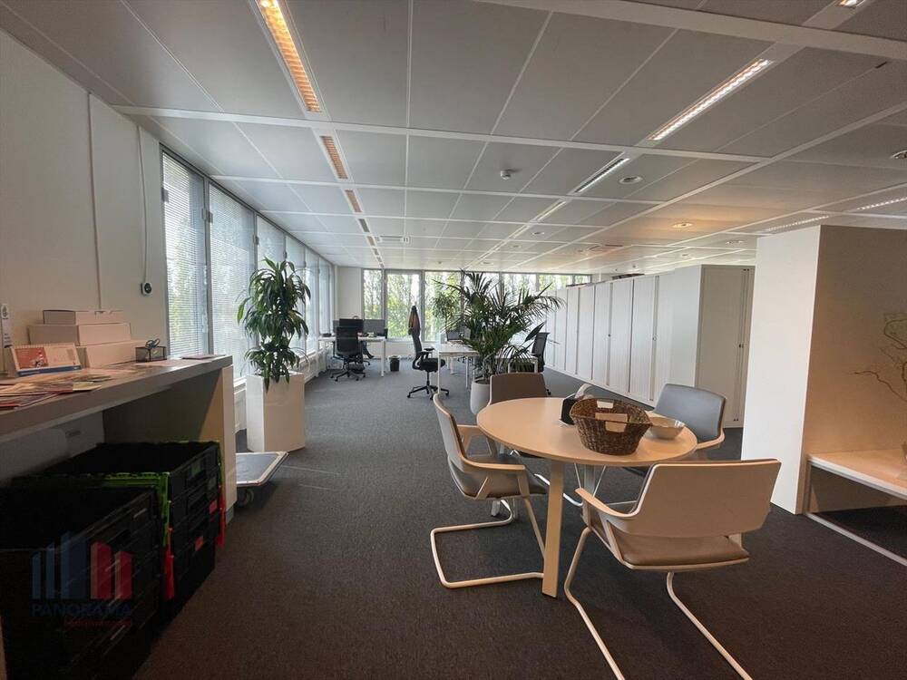 Handelszaak te  huur in Gentbrugge 9050 4069.00€  slaapkamers 30.00m² - Zoekertje 303797