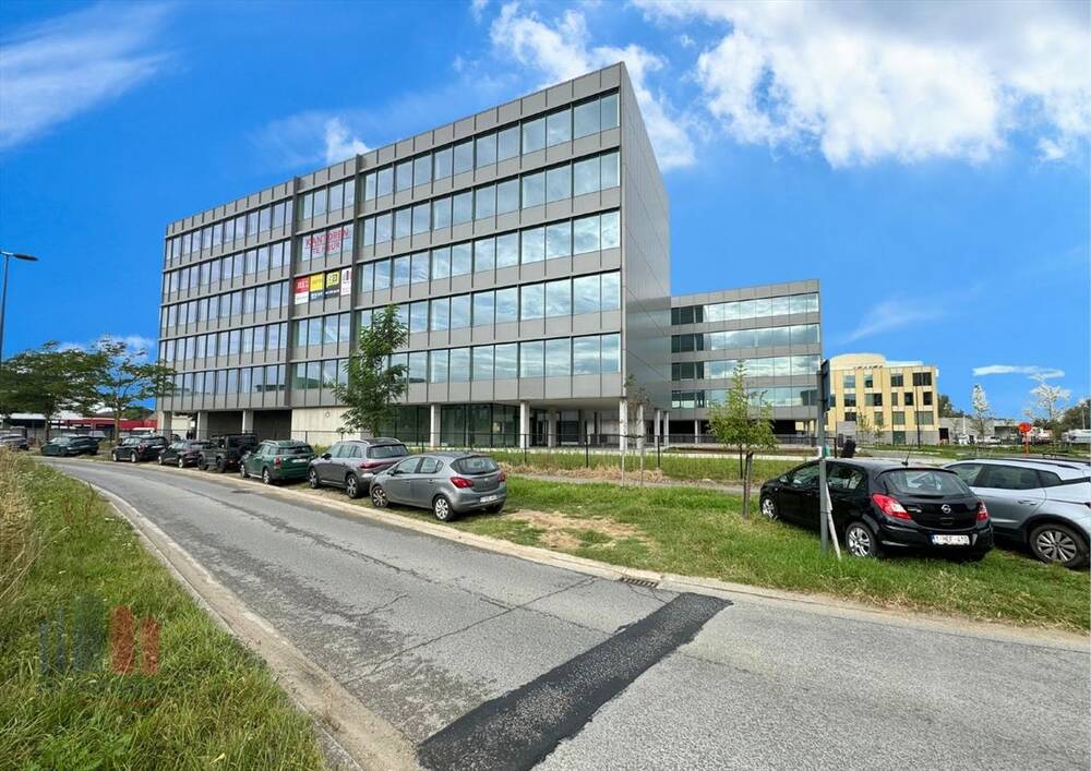 Handelszaak te  huur in Sint-Denijs-Westrem 9051 12500.00€  slaapkamers 1000.00m² - Zoekertje 307646