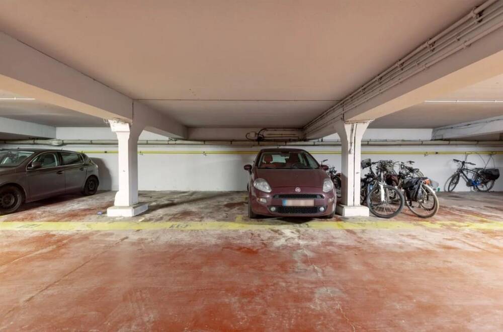 Parking & garage te  koop in Gent 9000 15000.00€  slaapkamers m² - Zoekertje 307923