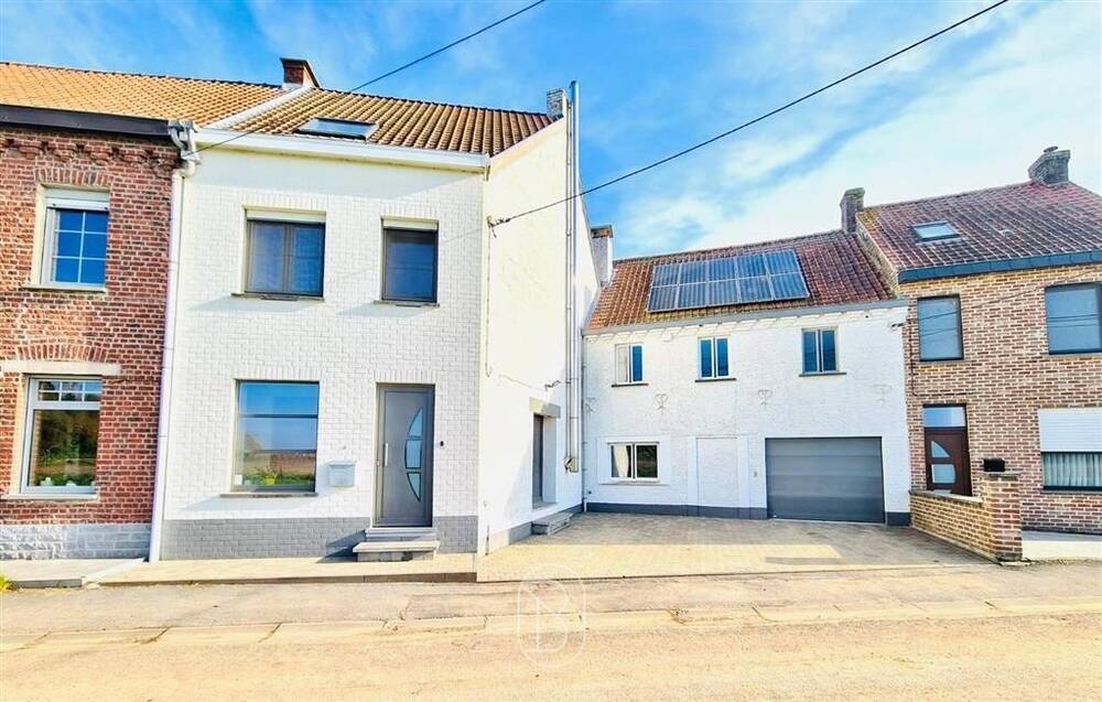 Huis te  in Russeignies 7750 325000.00€ 3 slaapkamers 244.00m² - Zoekertje 308540