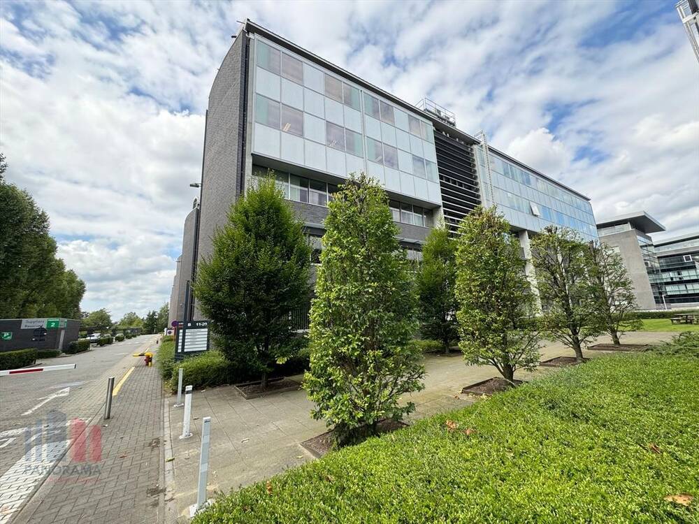 Handelszaak te  huur in Merelbeke 9820 93205.00€  slaapkamers 7424.00m² - Zoekertje 309097