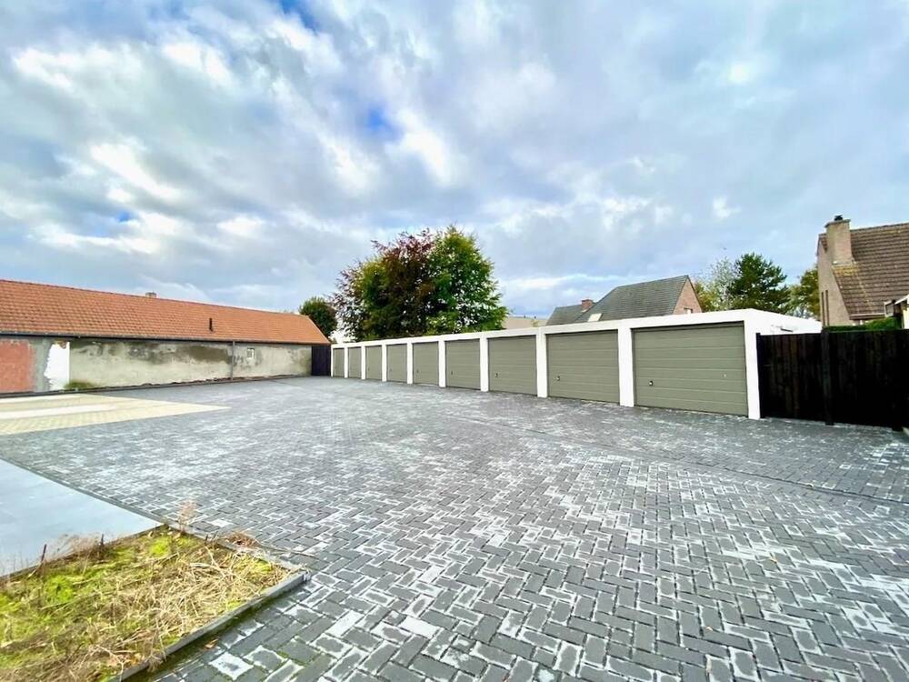 Parking & garage te  huur in Ertvelde 9940 110.00€  slaapkamers m² - Zoekertje 322342